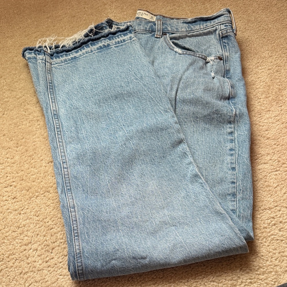Abercrombie 90’s Straight Ultra High Rise 33/16